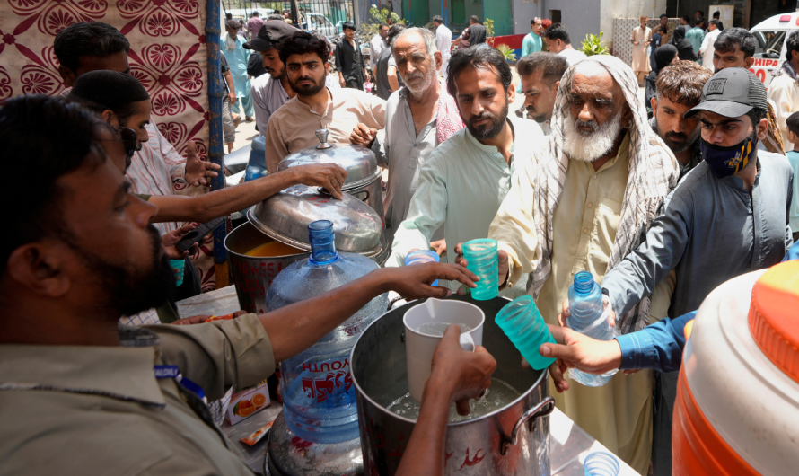 Hundreds treated for heatstroke in Pakistan as country faces severe heat wave