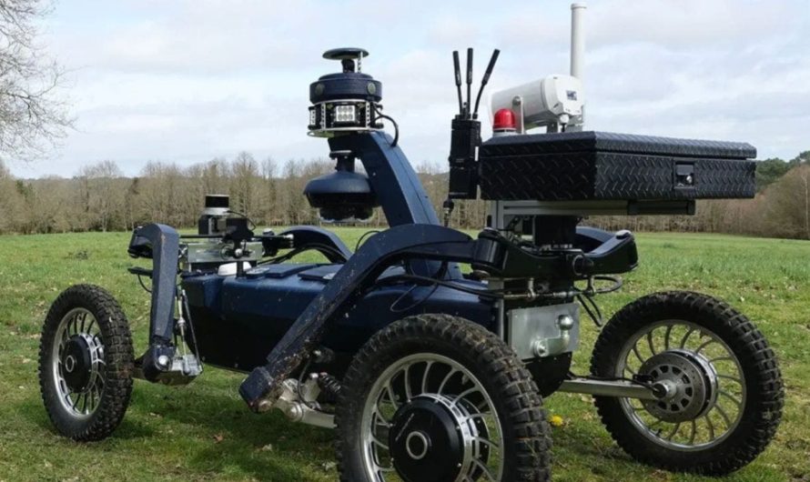 Is this 4-wheel security robot about to replace human security guards?