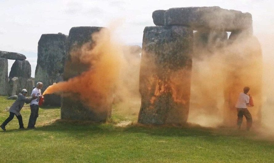 Climate activists spray Stonehenge with orange powder, demanding end to fossil fuels in UK