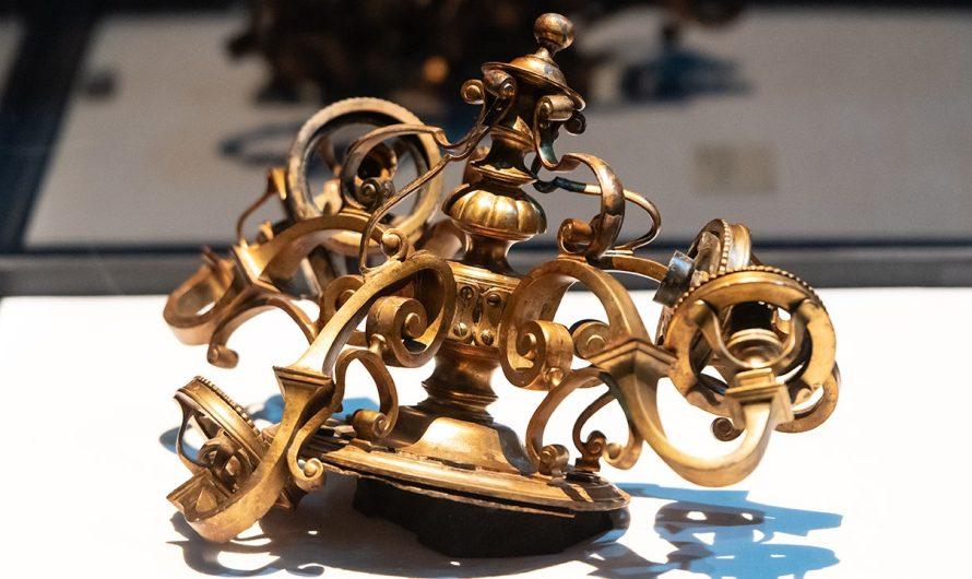 Crushed Titanic chandelier that hung in first-class smoking lounge heads to museum