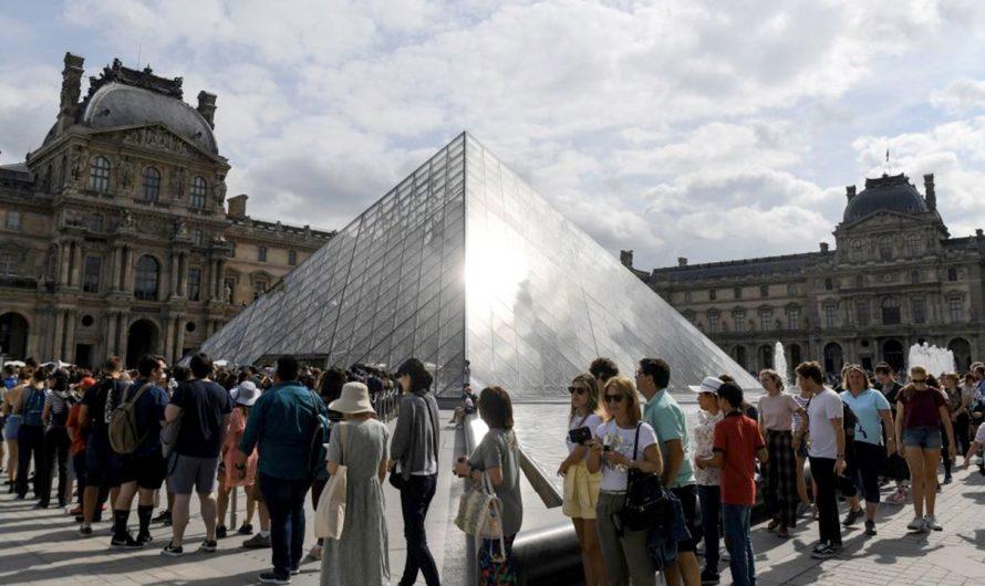 Museum staff leaves ‘Mona Lisa’ fans high and dry as Louvre shuts down without warning